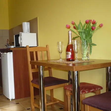 Adrienn シャールヴァール